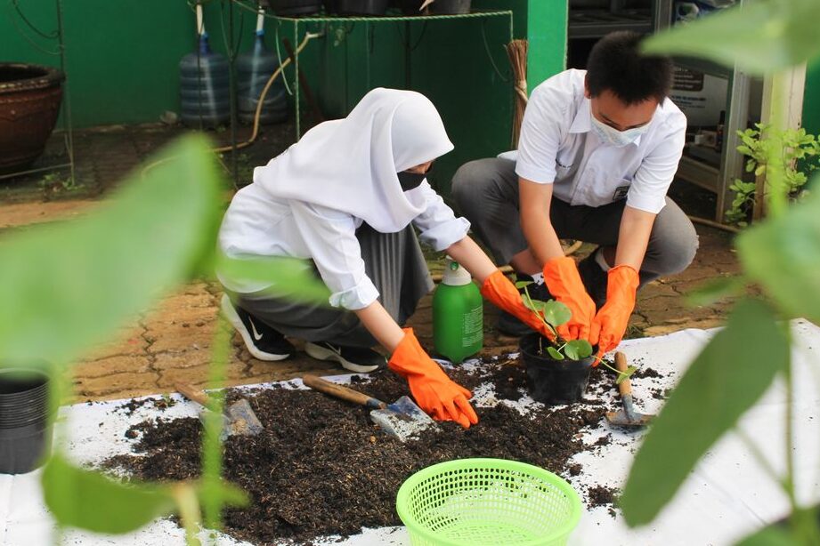 Manfaat dan Contoh Gotong Royong di Sekolah